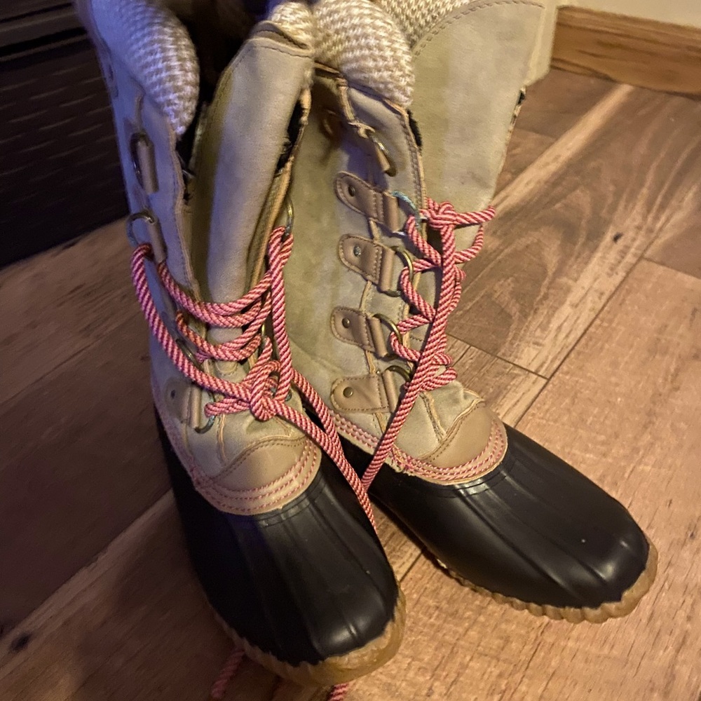 Size 6 woman’s
